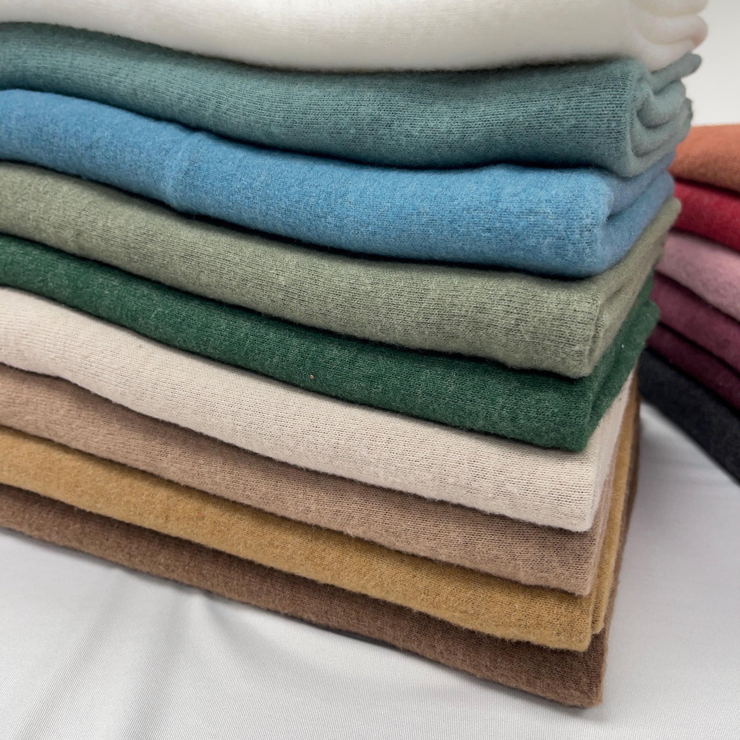 Cashmere PD & Blend Fabric by Yard for Autumn/Winter Sweater Knits - Soft and  Versatile